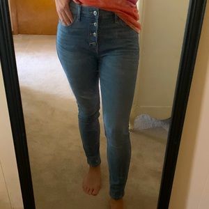 Hollister High rise light blue jeans size 7